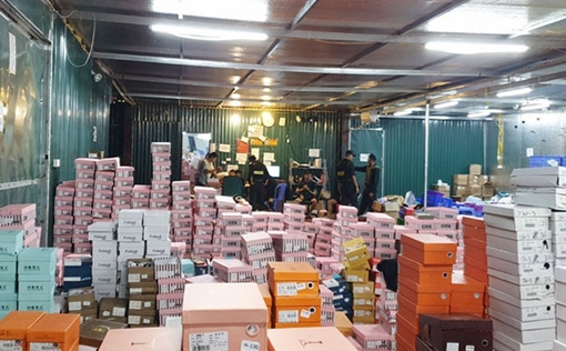 Livestream bán hàng lậu  và câu hỏi trách nhiệm cơ quan quản lý