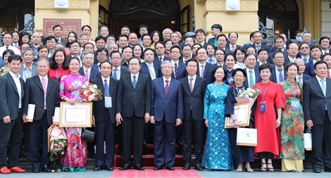 Phát triển đội ngũ trí thức, nhà khoa học, văn nghệ sỹ là nhiệm vụ chiến lược quan trọng 