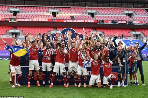 Chung kết FA: Thần công bắn tan nát Chelsea