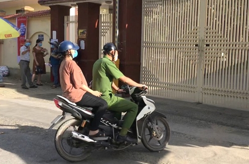 Trung úy Công an giúp thí sinh "thần tốc" về nhà lấy thẻ dự thi