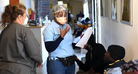 Nam Phi điều tra việc mua sắm thiết bị y tế chống COVID-19