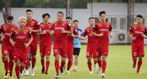  Văn Hậu tập trung lên ĐTQG, nhận “mưa lời khen” vì nghĩa cử đẹp