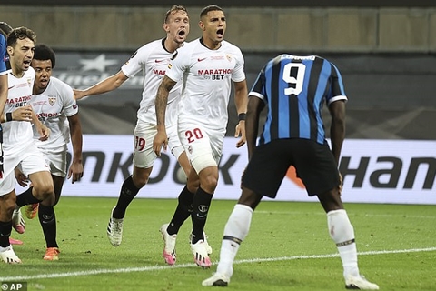 Lukaku từ người hùng thành "tội đồ" như thế nào?