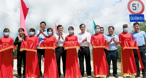 Vietbank tài trợ 5 tỷ đồng xây 6 cầu ở xã biên giới tỉnh Long An