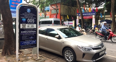 Hà Nội tạm dừng thí điểm trông giữ xe qua ứng dụng iParking 