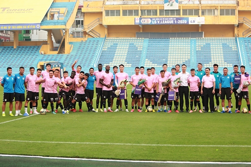 Văn Hậu vắng mặt ngày Hà Nội mừng sinh nhật Hùng Dũng