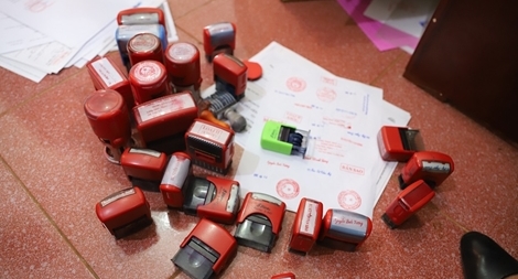 Phá đường dây làm giả giấy tờ từ một vụ vi phạm giao thông