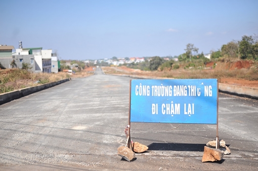 Sau 5 năm thi công, đại lộ nghìn tỷ vẫn “đắp chiếu”