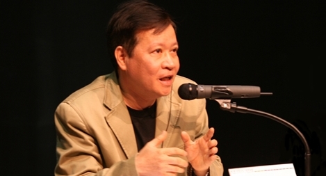 Hồ Anh Thái,  người dịch chuyển