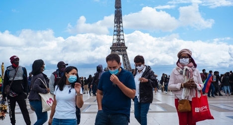 Châu Âu đối mặt với đợt bùng phát dịch COVID-19 mới