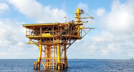 Giàn đầu giếng BK21 mỏ Bạch Hổ, đón dòng dầu đầu tiên