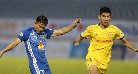 Vé xuống hạng V.League cho Nam Định hay Quảng Nam?