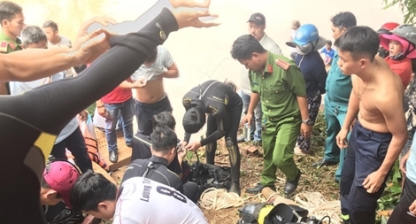 Lật thuyền trong lúc thả cá phóng sinh, 2 người tử vong