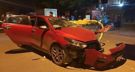 Đấu đầu với xe tải, tài xế xe bốn chỗ tử vong