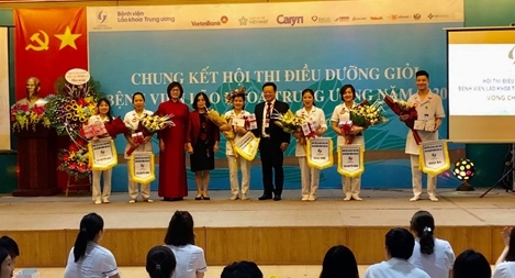 Điều dưỡng có vai trò rất quan trọng trong chăm sóc sức khỏe người bệnh