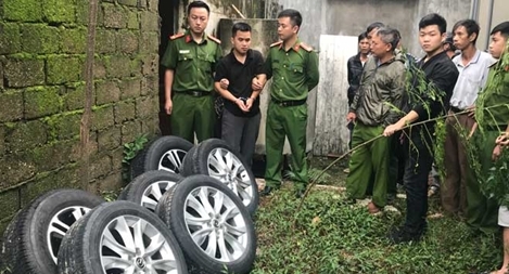 Những tên đạo chích  thích "vặt" phụ tùng xe hơi