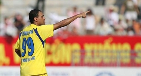 Trả lương tại V.League: Denilson, Công Vinh là số 1!
