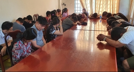 Triệt phá sới bạc lúc nửa đêm, tạm giữ 24 đối tượng