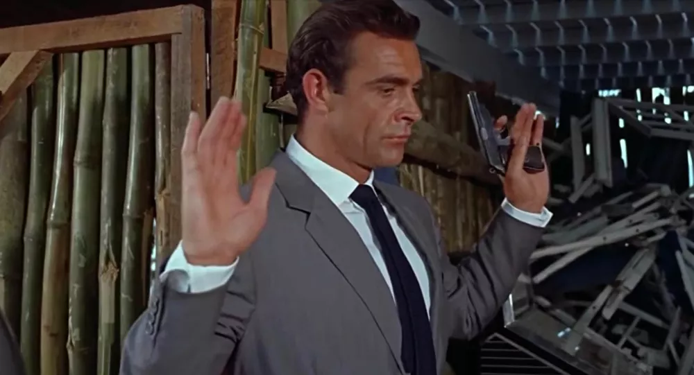 Khẩu súng lục của Sean Connery trong vai Bond được bán với giá 250.000 USD