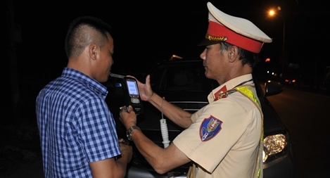 Nguy hiểm chực chờ từ những con nghiện, “ma men” ngồi sau tay lái