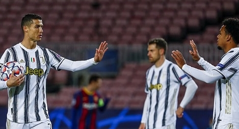 Ronaldo lập cú đúp phạt đền, Juve hạ Barca