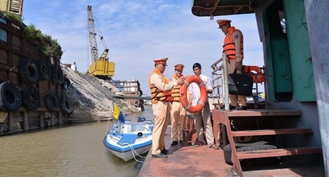 Xử lý 3.444 trường hợp vi phạm đường thuỷ trên sông Hồng, sông Đuống