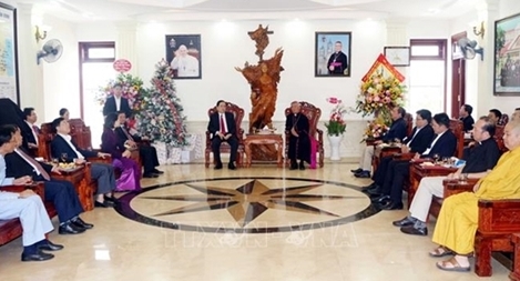 Chủ tịch Ủy ban Trung ương MTTQ Việt Nam chúc mừng Giáng sinh tại Toà Giám mục Giáo phận Vinh