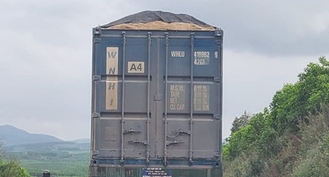 Xử nghiêm xe đầu kéo tự ý cắt nóc container chở quá tải