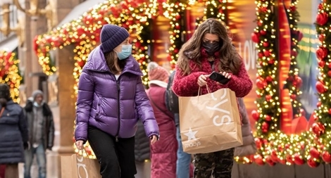 Cắt giảm chi tiêu cho kỳ nghỉ, nhiều đại gia dành tiền làm từ thiện