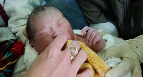 2 bác sỹ pháp y đỡ đẻ thành công sản phụ trên tàu ngày đầu năm mới