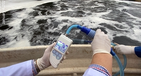 Dùng cả máy và... mũi để đánh giá mức độ giảm mùi bãi rác Nam Sơn