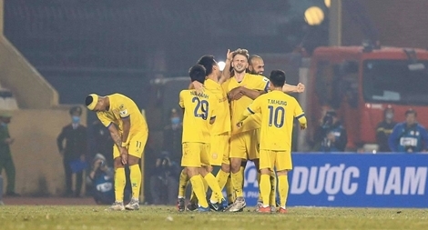 Khai màn V.league 2021: Địa chấn sân Thiên Trường