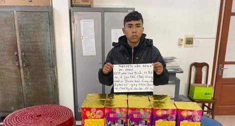 Bị bắt quả tang khi đang vận chuyển 36 kg pháo nổ giữa đêm