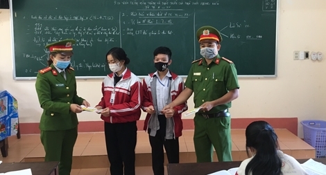 Hàng nghìn người dân ký cam kết không sử dụng trái phép pháo nổ