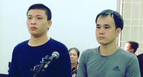 Lĩnh án tù vì mang súng đi đòi nợ