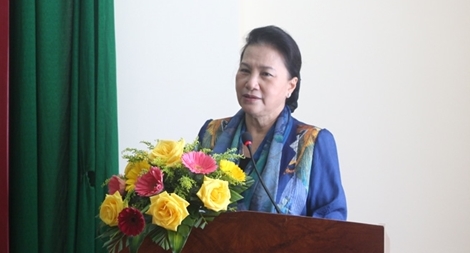 Chủ tịch Quốc hội dự lễ trao tặng quà Tết cho gia đình chính sách, hộ nghèo tỉnh Bến Tre