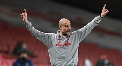 Độc chiếm ngôi đầu, HLV Man City bất ngờ ngợi ca "bại tướng"