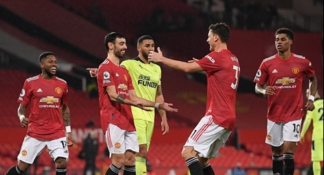 Đánh bại NewCastle, MU lấy lại ngôi nhì bảng