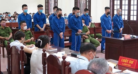 Câu kết chiếm đoạt hơn 1.600 màn hình điện thoại