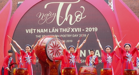 COVID-19 tạo khoảng lặng cải thiện cho Ngày Thơ Việt Nam