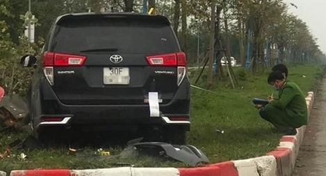 Ôtô tông liên hoàn khiến 3 người thương vong  