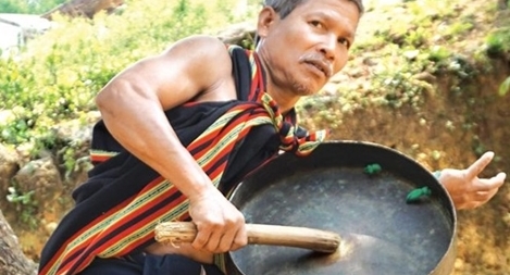 Người giữ hồn chiêng, dân vũ nơi đại ngàn đất quế Trà Bồng