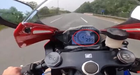 Phạt hơn 10 triệu đồng lái xe máy chạy gần 300 km/h trên Đại lộ Thăng Long