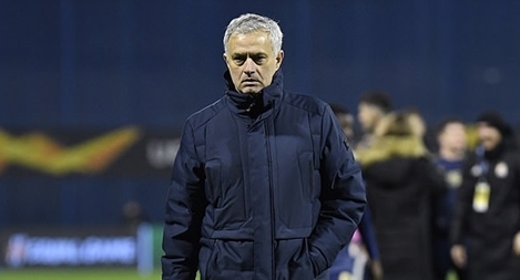 CĐV Tottenham nổi đóa đòi sa thải Mourinho sau thất bại muối mặt