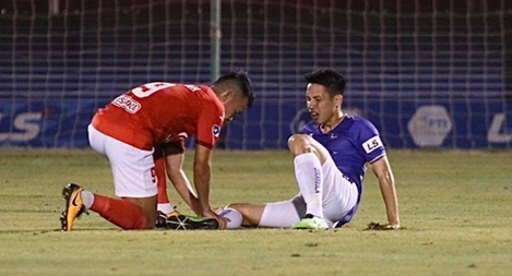 Đạp gãy chân Hùng Dũng, Hoàng Thịnh bị cấm thi đấu hết năm 2021