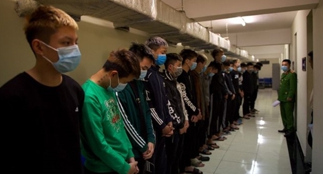 Khi “trẻ trâu” chơi phóng lợn