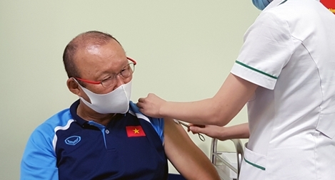 HLV Park Hang-seo tiêm vaccine COVID-19