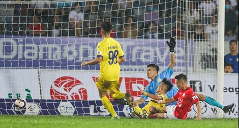 CLB Nam Định nhận án phạt gì sau vòng 10 V.league?