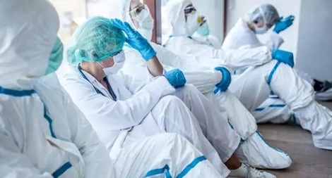 Cái chết bệnh nhân COVID-19 ăn mòn bác sĩ