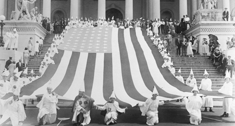 Khi nước Mỹ tuyên chiến với chính mình